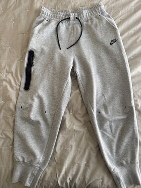 Nike Kids Light Gray Jogger Sweatpants with Black Accents